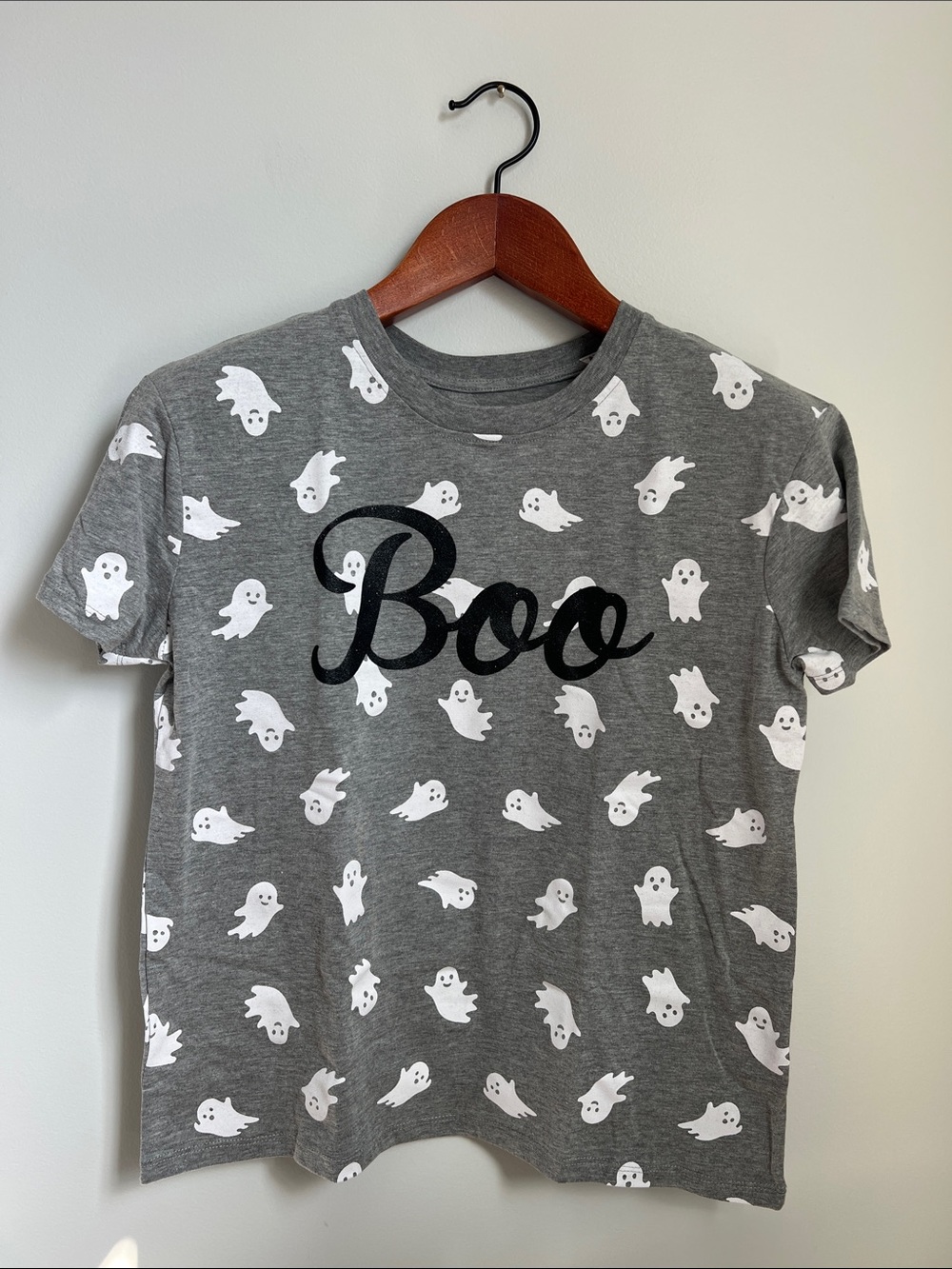 Modern Lux | Gray Tee with ‘Boo’ and Ghosts #JT23011 Size S